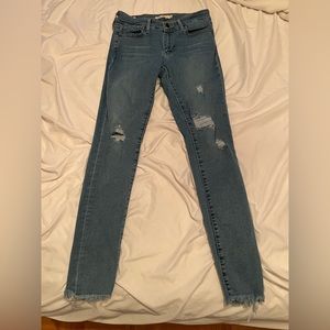 Levi's Women Distressed Ripped Summer or Spring Jeans - Like New